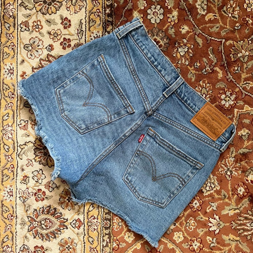 Levi Ribcage Shorts - Picture 2 of 3